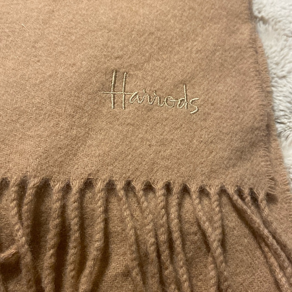 100% lambs wool Harrods scarf 60” x 12” classic tan made in Scotland - Picture 2 of 5